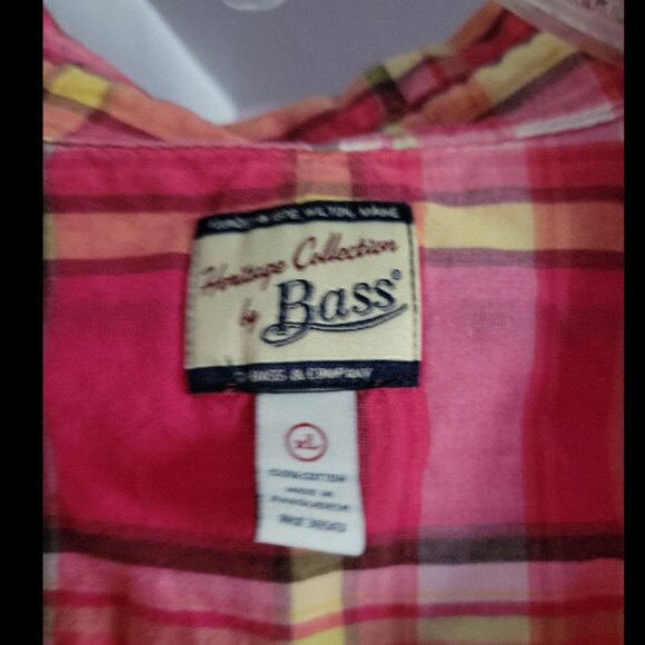 Womens size XL plaid button down shirt. - Picture 2 of 2